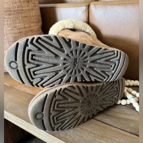 UGG Classic Tall Boot in Chestnut. Preloved. Size 7. Very Good Condition. - Picture 10 of 11